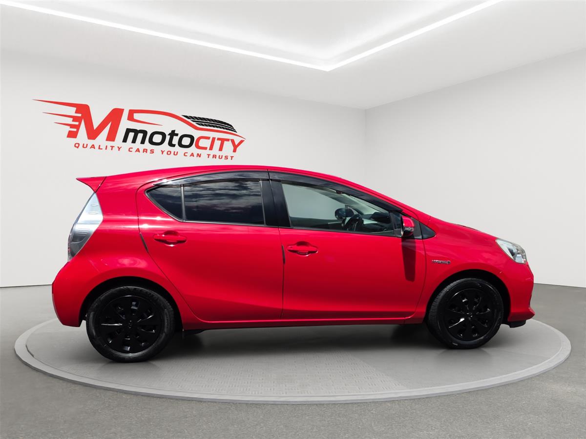 2012 Toyota Aqua HYBRID Carousel 1