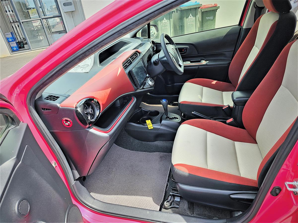 2015 Toyota Aqua HYBRID Carousel 11