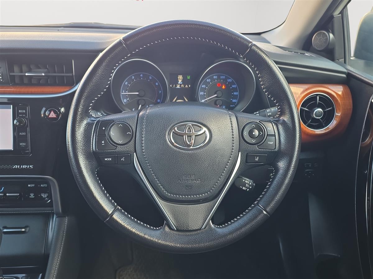 2015 Toyota Auris Leather Seats, Lane Assist, Cruise control Carousel 17