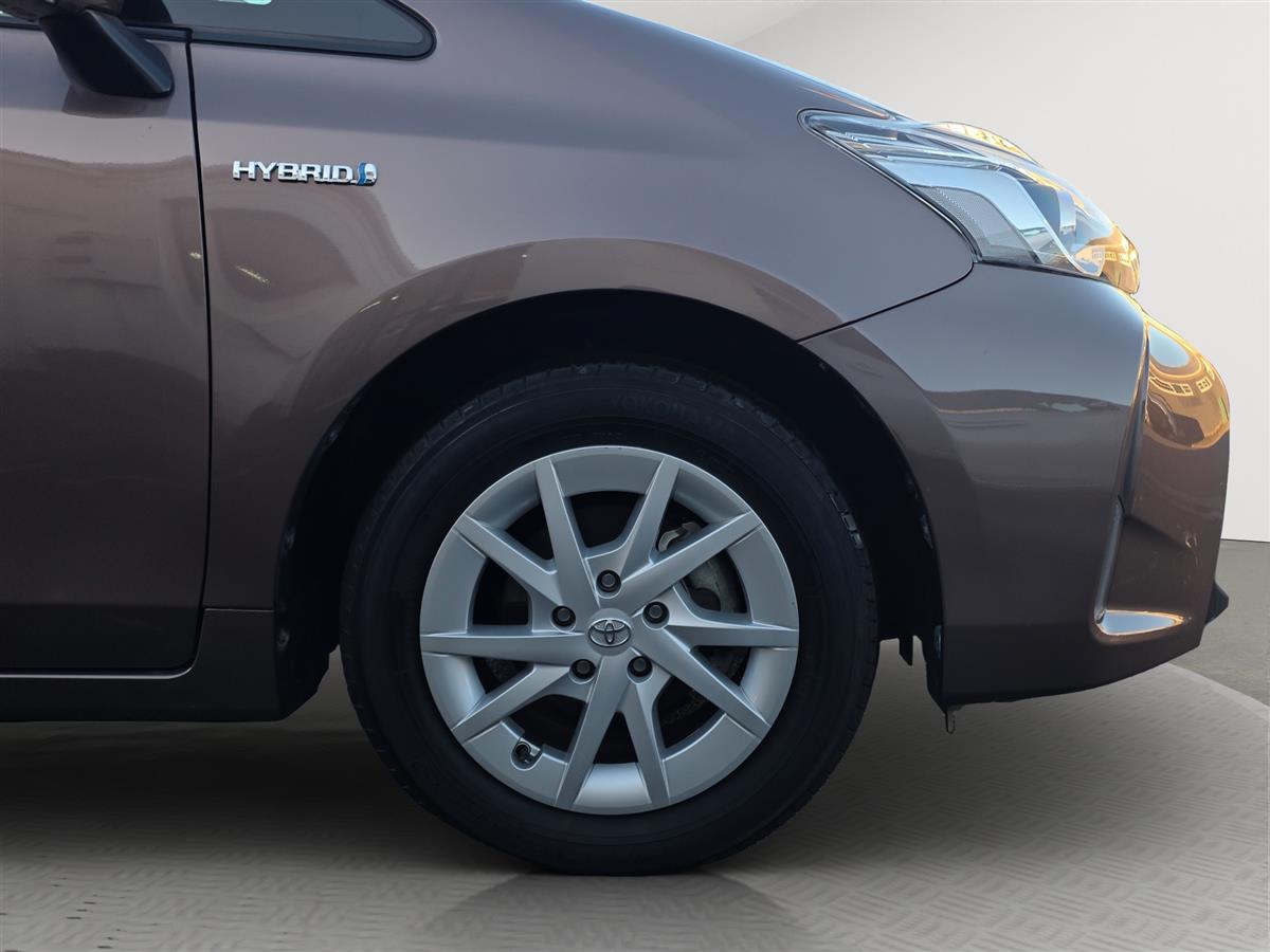 2017 Toyota Prius ALPHA HYBRID, 7 Seater Carousel 19