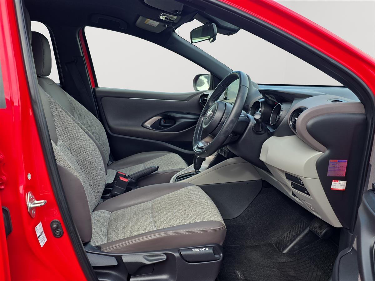 2020 Toyota Yaris HYBRID Z, Radar Cruise, Leather seats Carousel 12