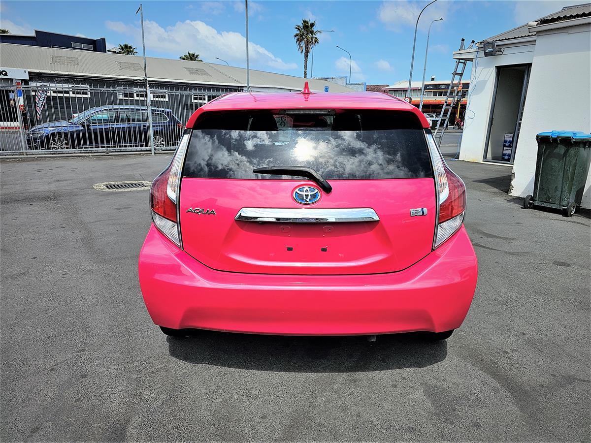 2015 Toyota Aqua HYBRID Carousel 3