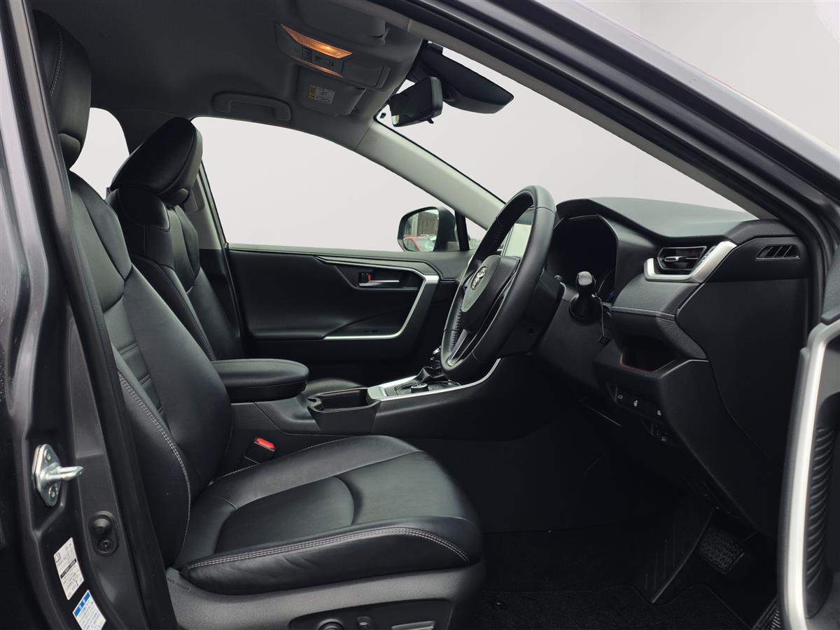 2019 Toyota RAV4 HYBRID, G PAck, Leather Heated Seats with heated Steering Carousel 12