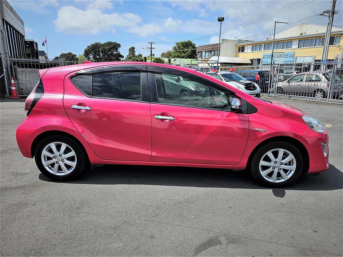 2015 Toyota Aqua HYBRID Carousel 1