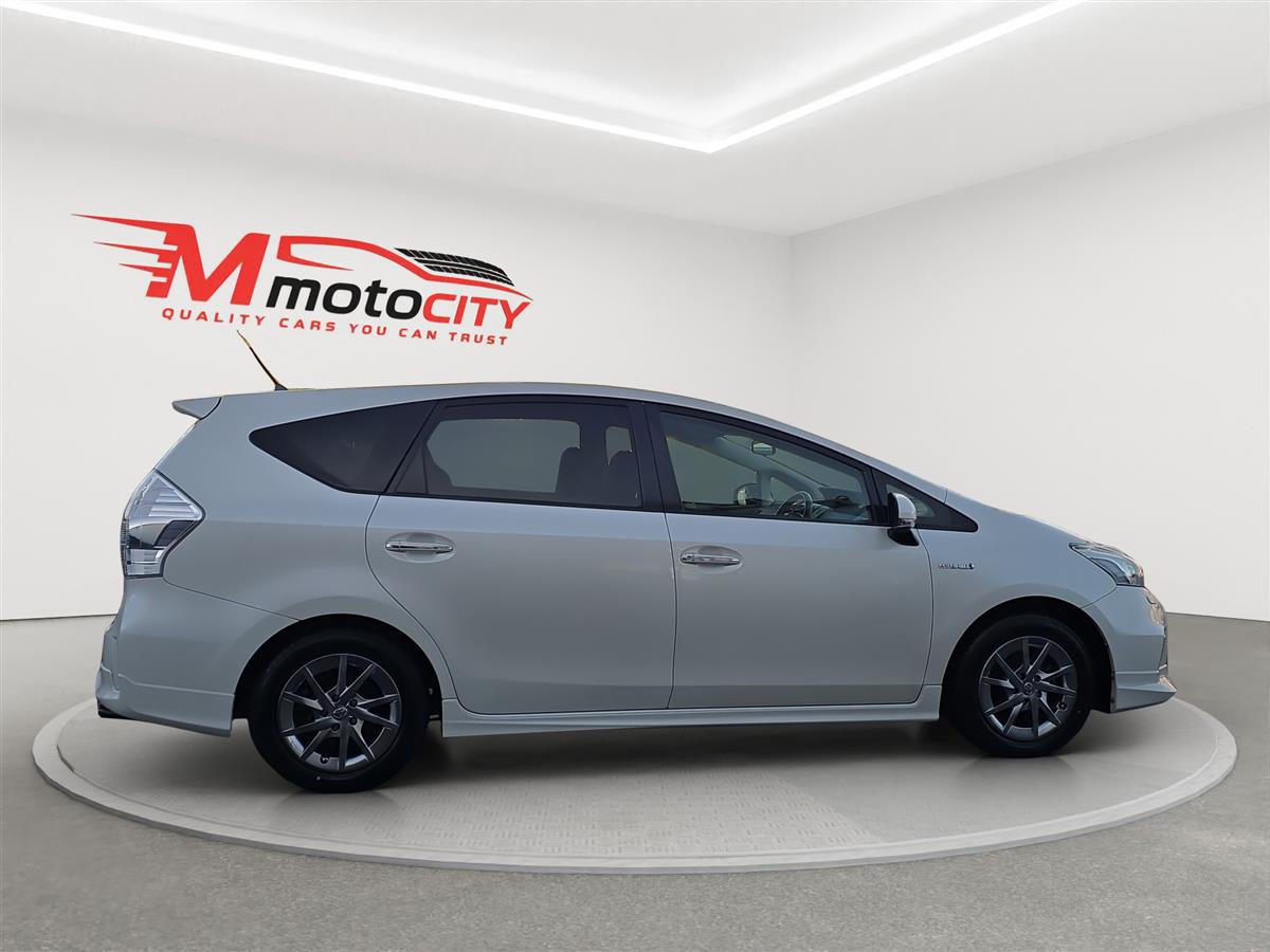 2014 Toyota Prius Alpha S, Panoramic dual roof Carousel 1