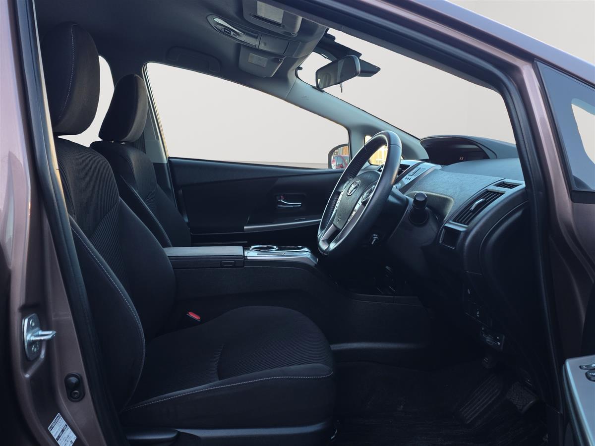2017 Toyota Prius ALPHA HYBRID, 7 Seater Carousel 12