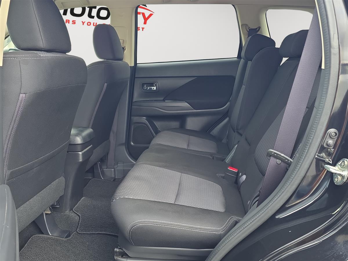 2017 Mitsubishi Outlander 7 Seats, 2.4 G Navi Package Carousel 13