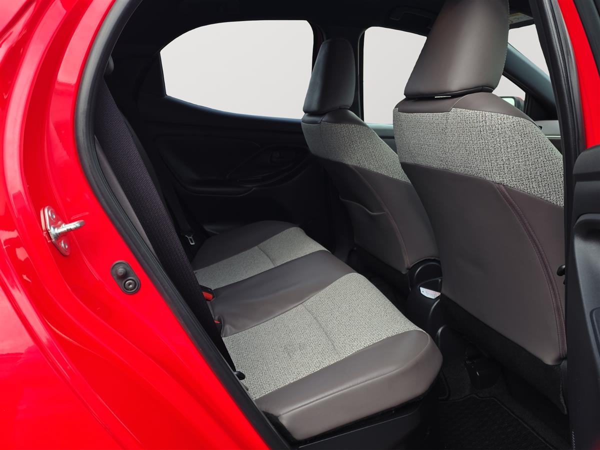 2020 Toyota Yaris HYBRID Z, Radar Cruise, Leather seats Carousel 14