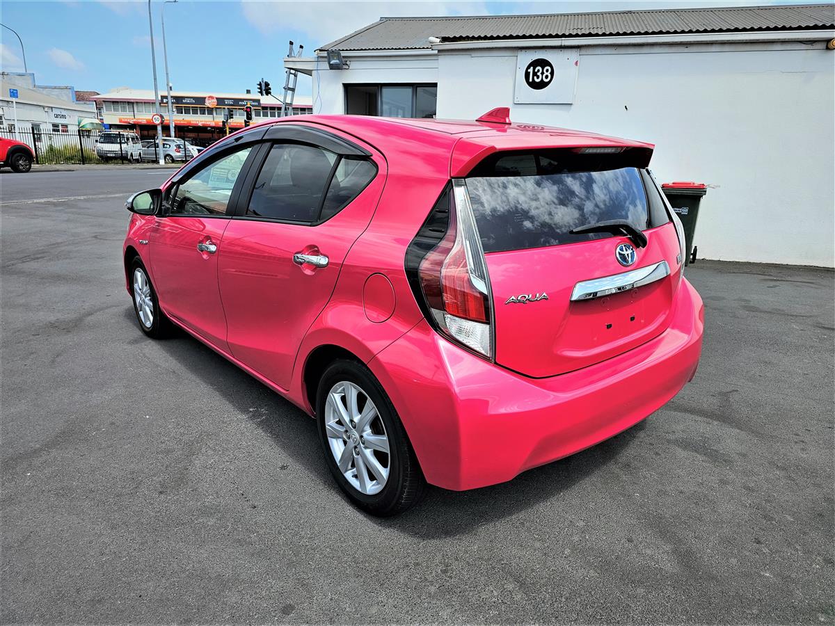 2015 Toyota Aqua HYBRID Carousel 4
