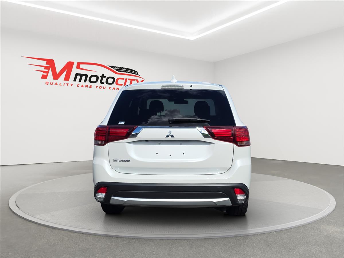 2018 Mitsubishi Outlander 7 Seater, Radar Cruise Carousel 3