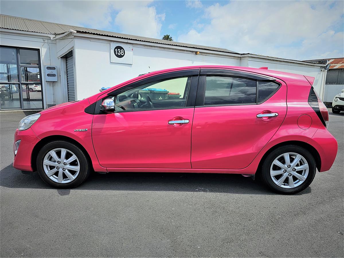 2015 Toyota Aqua HYBRID Carousel 5