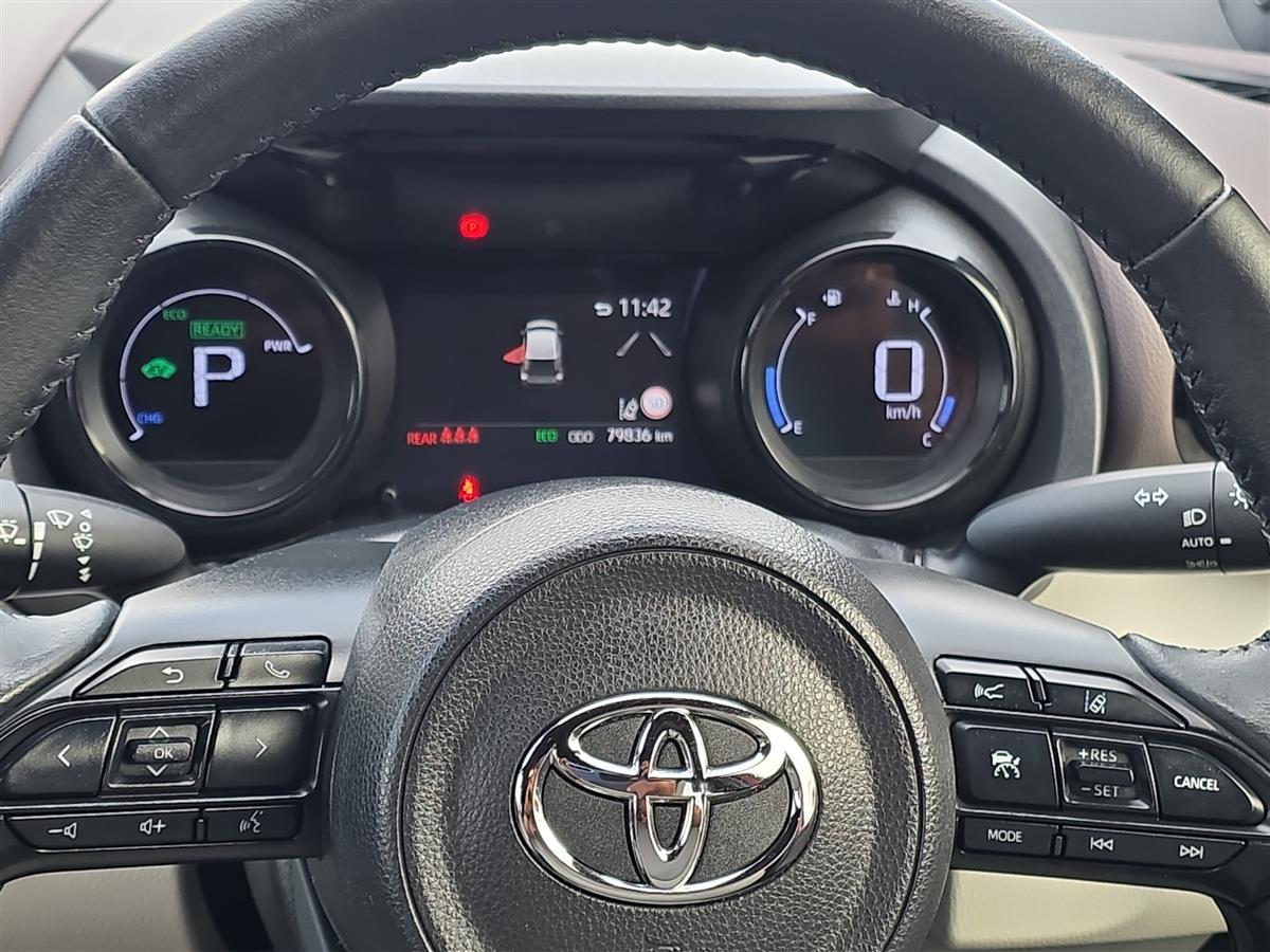 2020 Toyota Yaris HYBRID Z, Radar Cruise, Leather seats Carousel 18