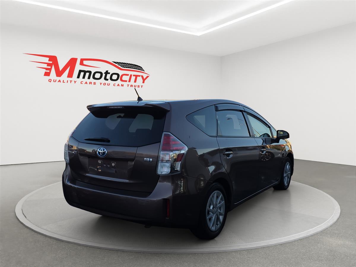 2017 Toyota Prius ALPHA HYBRID, 7 Seater Carousel 2