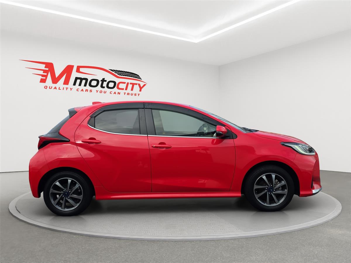 2020 Toyota Yaris HYBRID Z, Radar Cruise, Leather seats Carousel 1