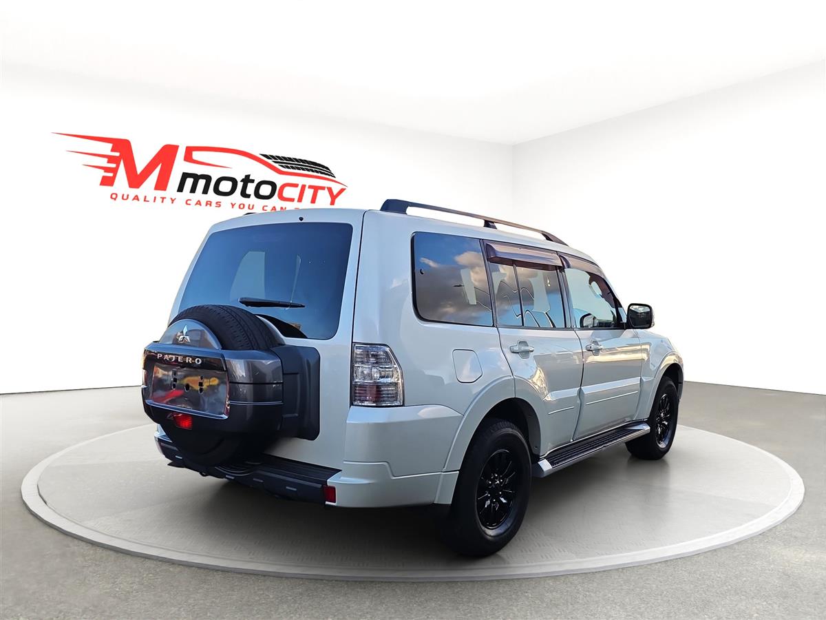 2013 Mitsubishi Pajero GR, LONG EXCEED, 4x4 Optional, 7 SEATS Carousel 2
