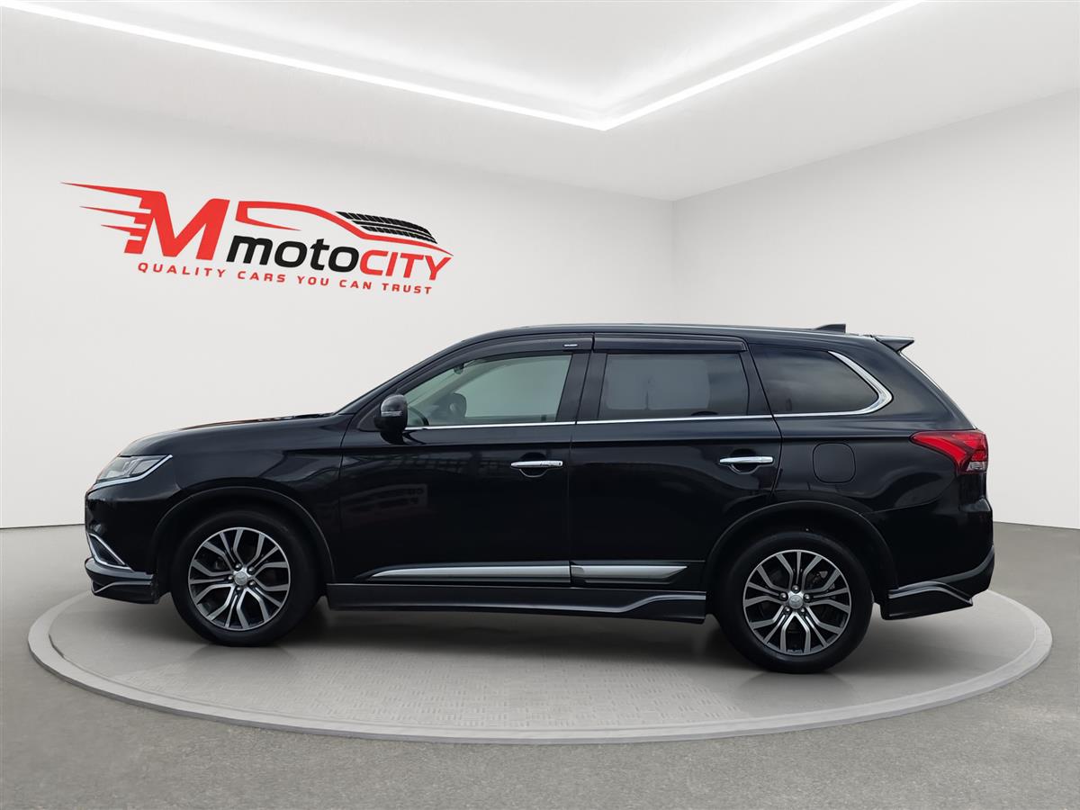 2017 Mitsubishi Outlander 7 Seats, 2.4 G Navi Package Carousel 5
