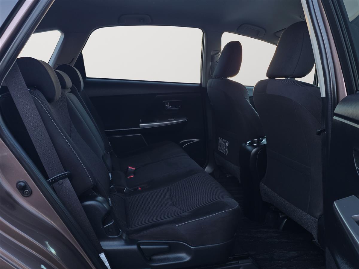 2017 Toyota Prius ALPHA HYBRID, 7 Seater Carousel 14