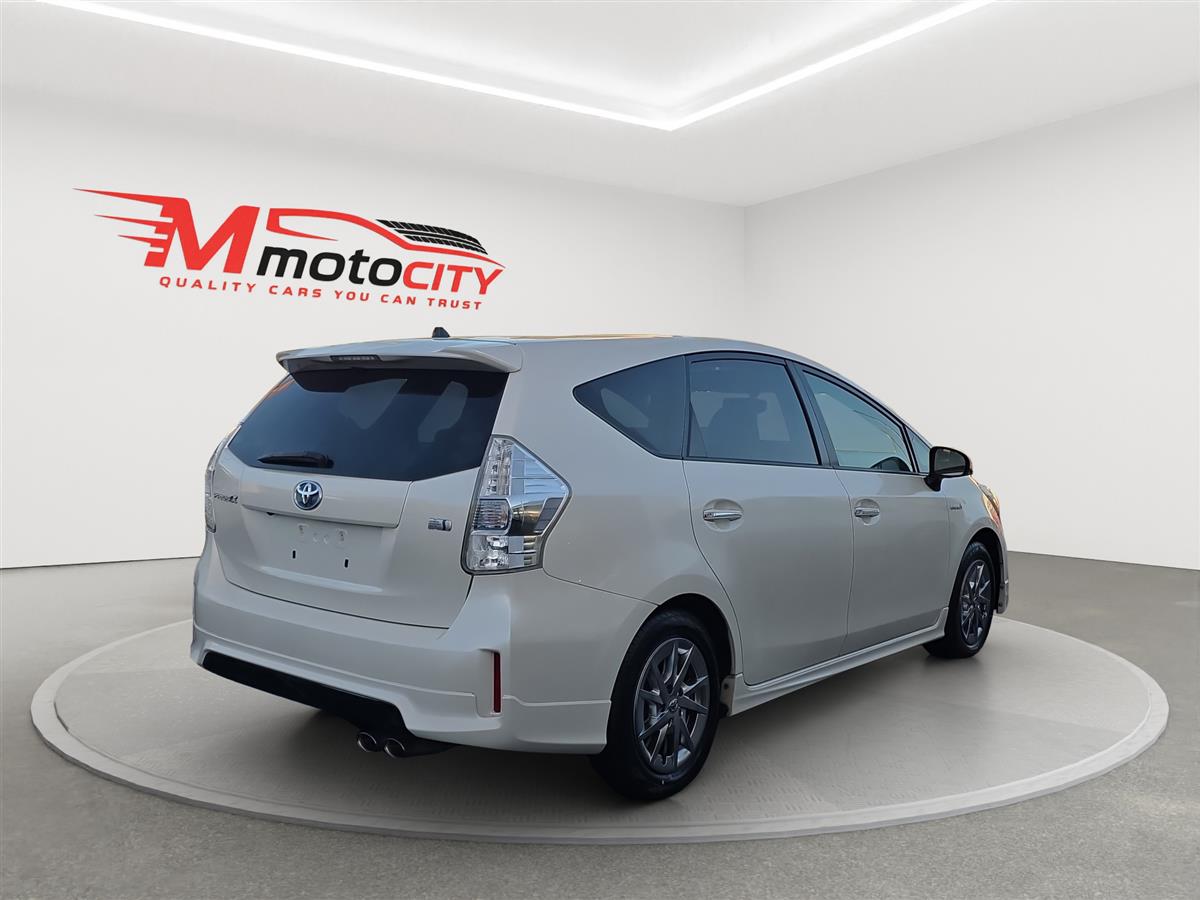 2014 Toyota Prius Alpha S, Panoramic dual roof Carousel 2