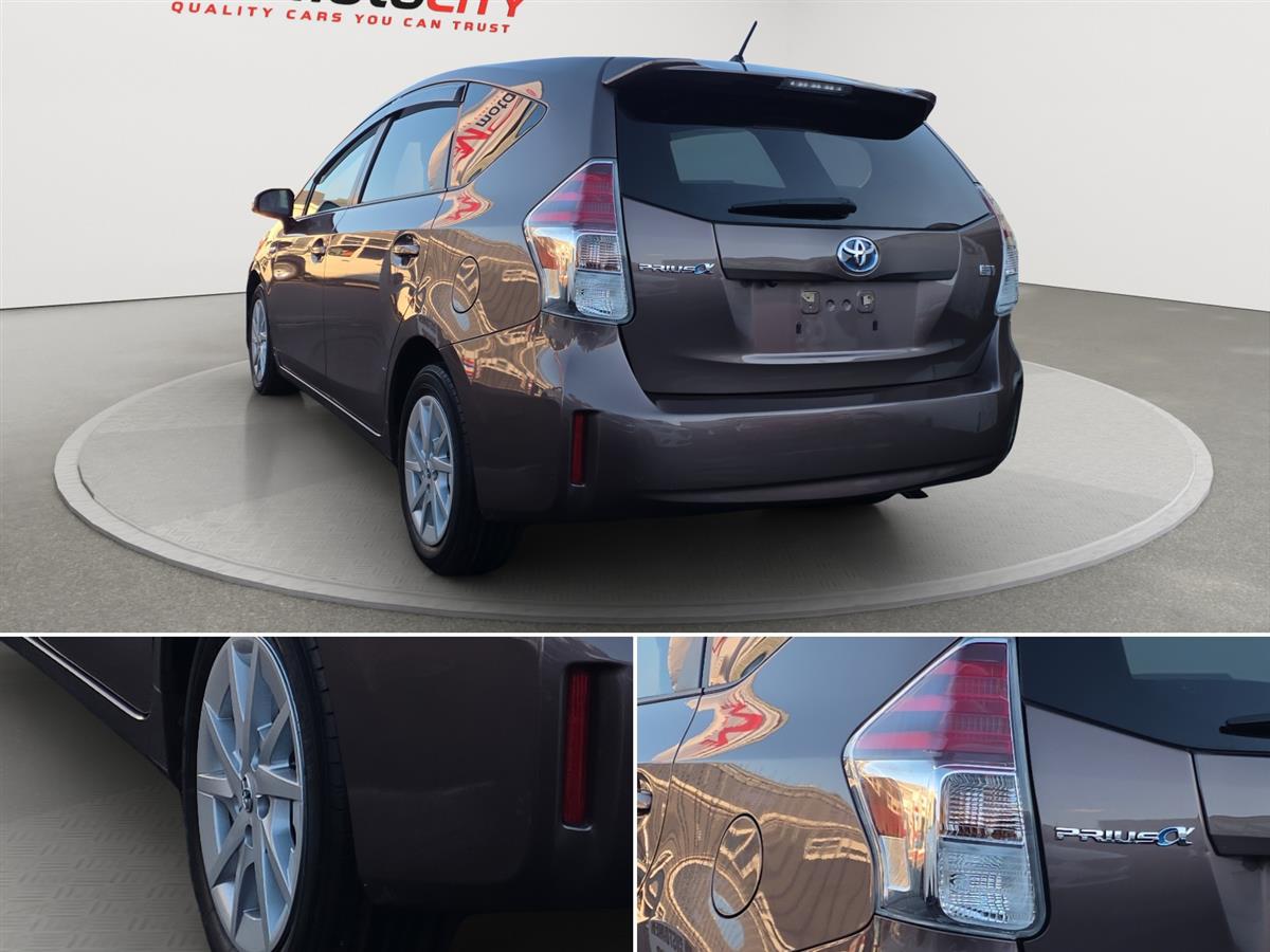 2017 Toyota Prius ALPHA HYBRID, 7 Seater Carousel 11