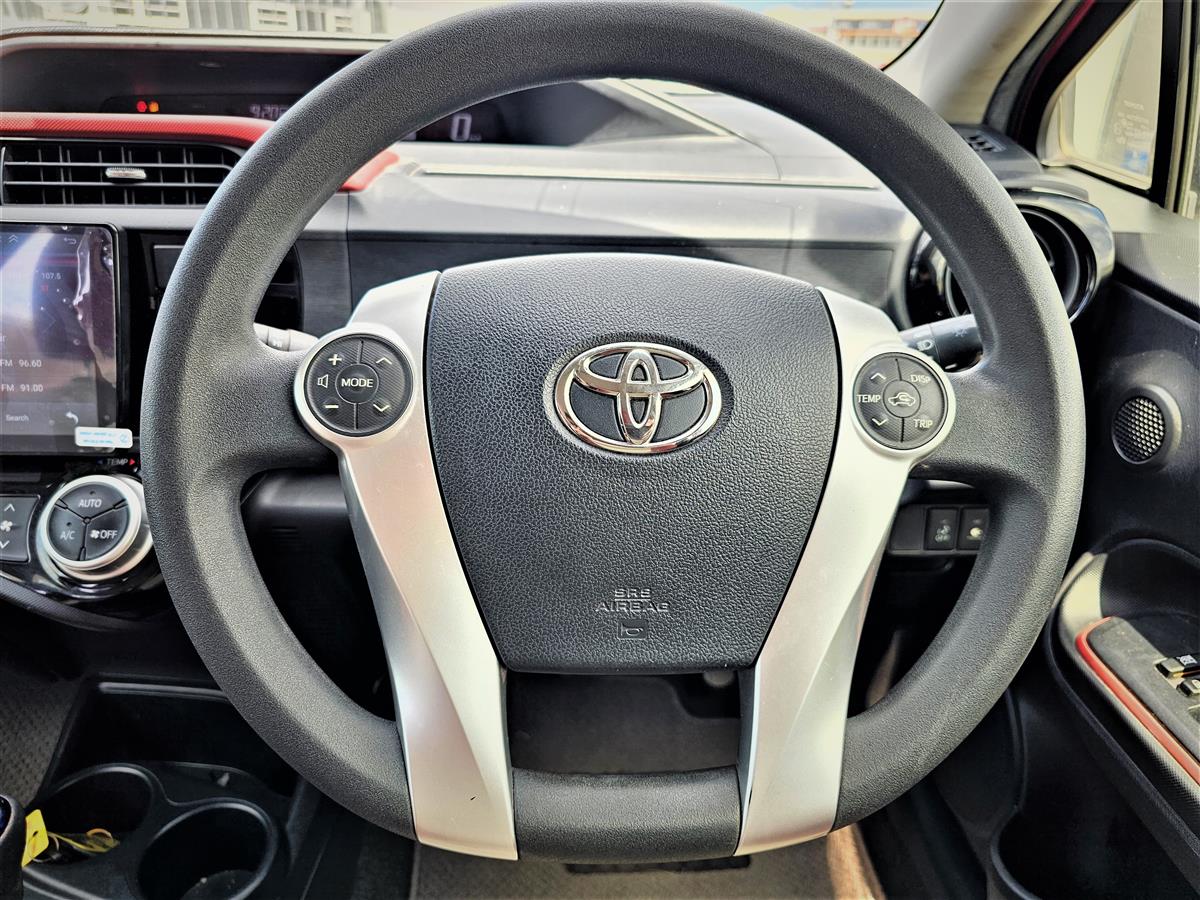 2015 Toyota Aqua HYBRID Carousel 14