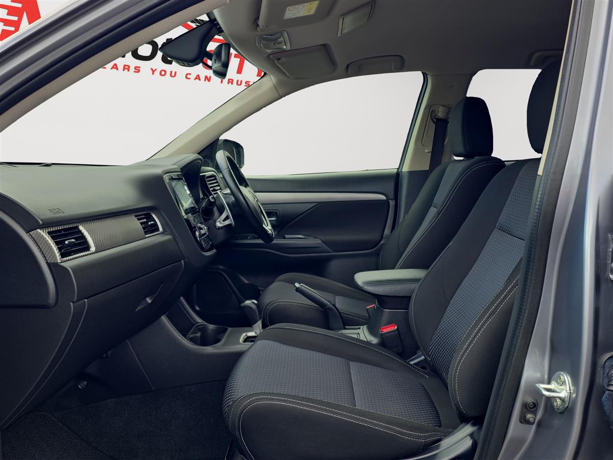2015 Mitsubishi Outlander 7 Seater, Adaptive Cruise Carousel 15