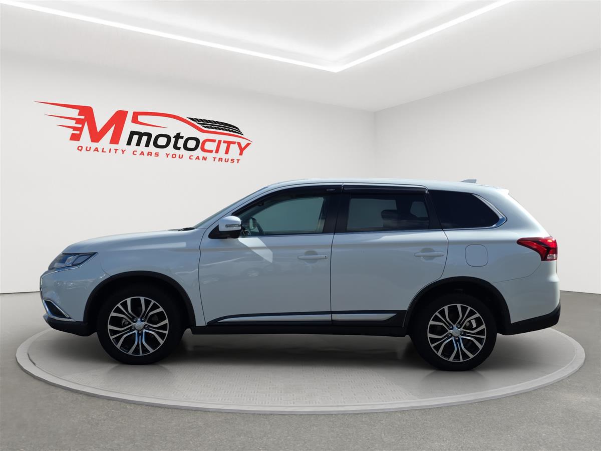 2018 Mitsubishi Outlander 7 Seater, Radar Cruise Carousel 5