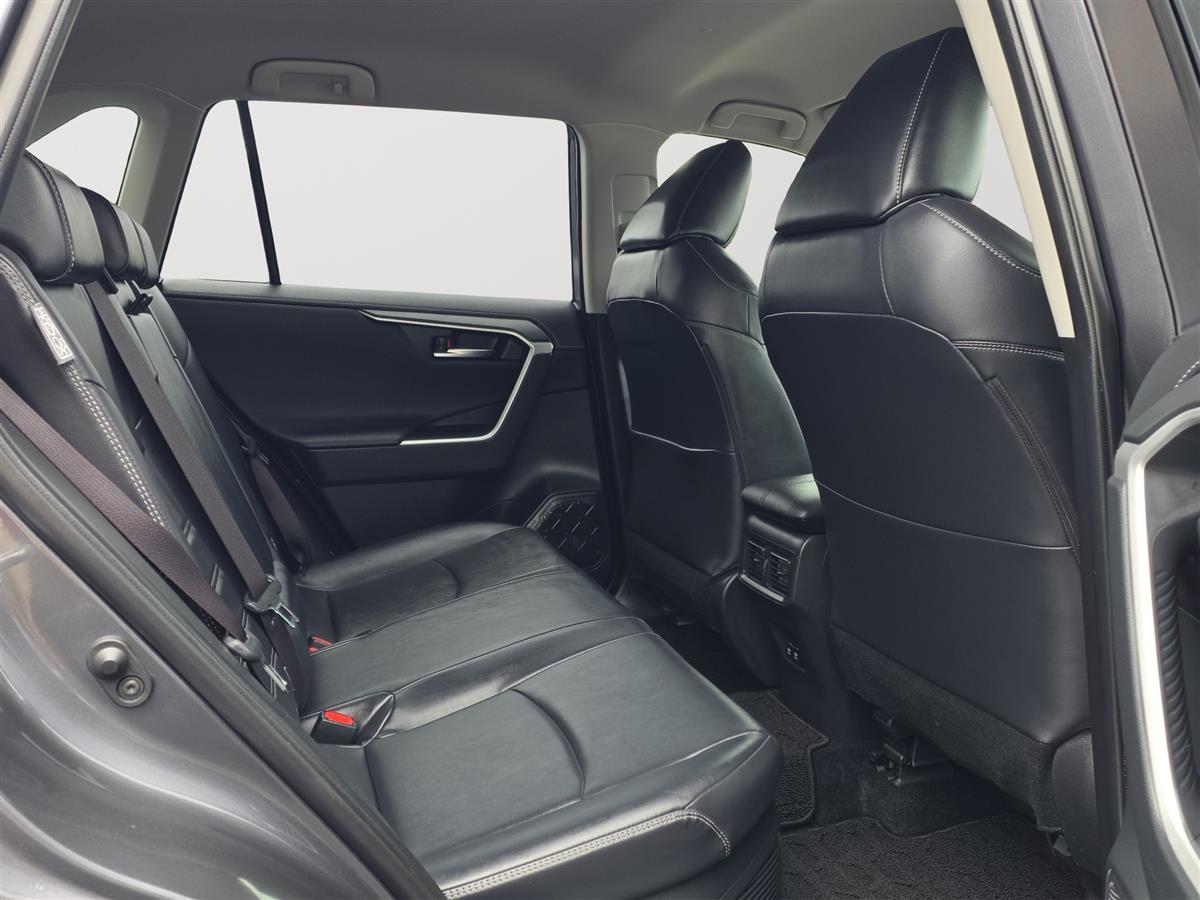 2019 Toyota RAV4 HYBRID, G PAck, Leather Heated Seats with heated Steering Carousel 14