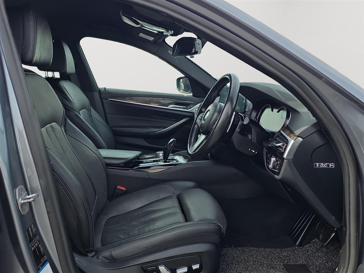 2017 BMW 530i M SPORT Carousel 8
