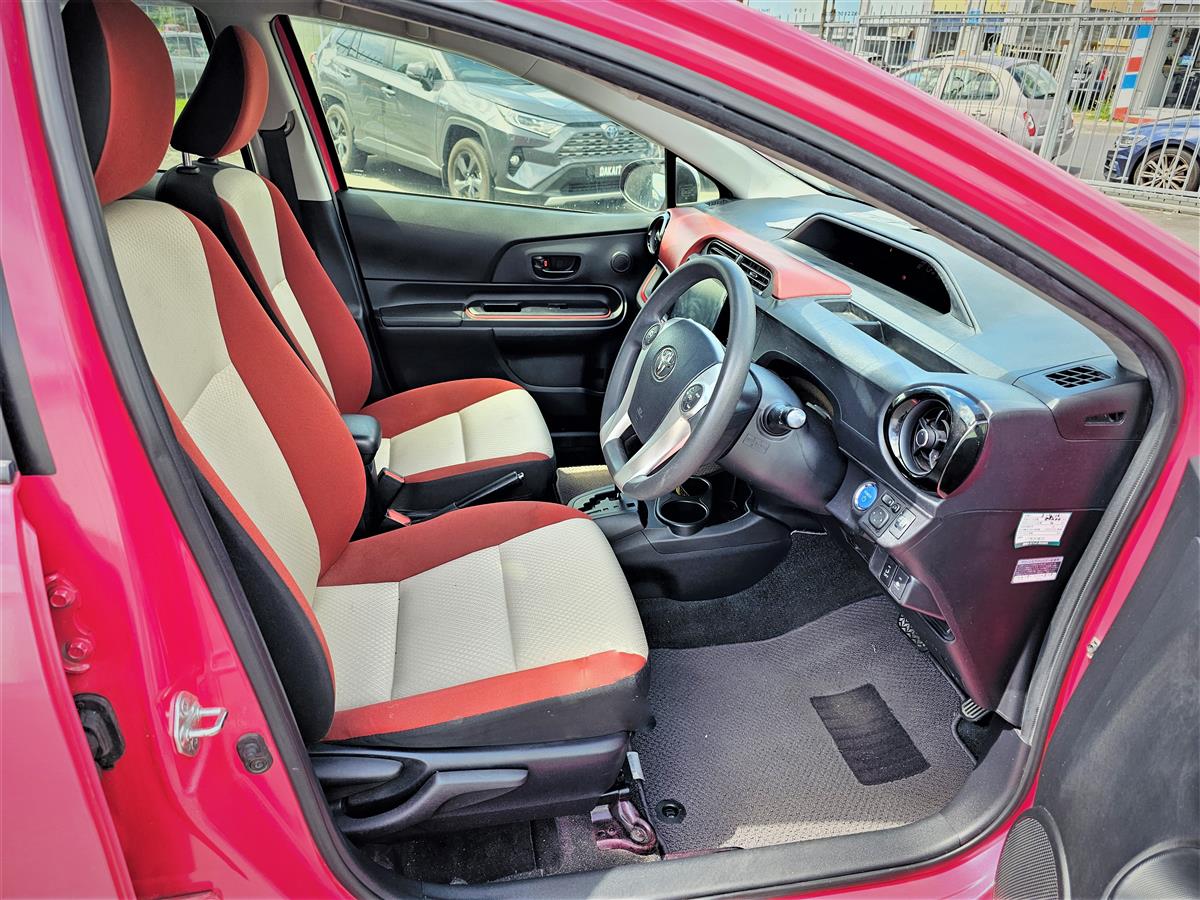 2015 Toyota Aqua HYBRID Carousel 8