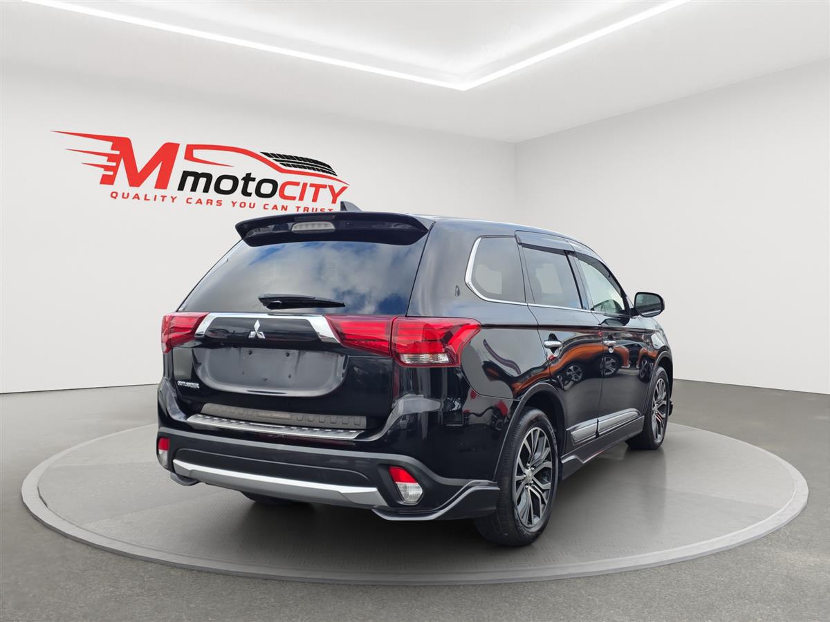 2017 Mitsubishi Outlander 7 Seats, 2.4 G Navi Package Carousel 2
