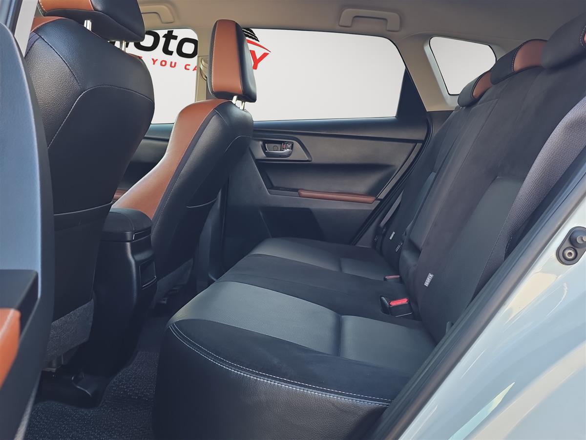 2015 Toyota Auris Leather Seats, Lane Assist, Cruise control Carousel 13