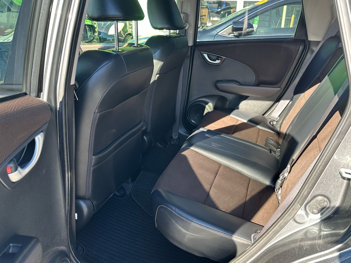 2012 HONDA FIR SHUTTLE Carousel 6