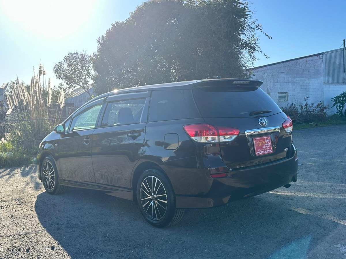 2012 TOYOTA WISH Carousel 4