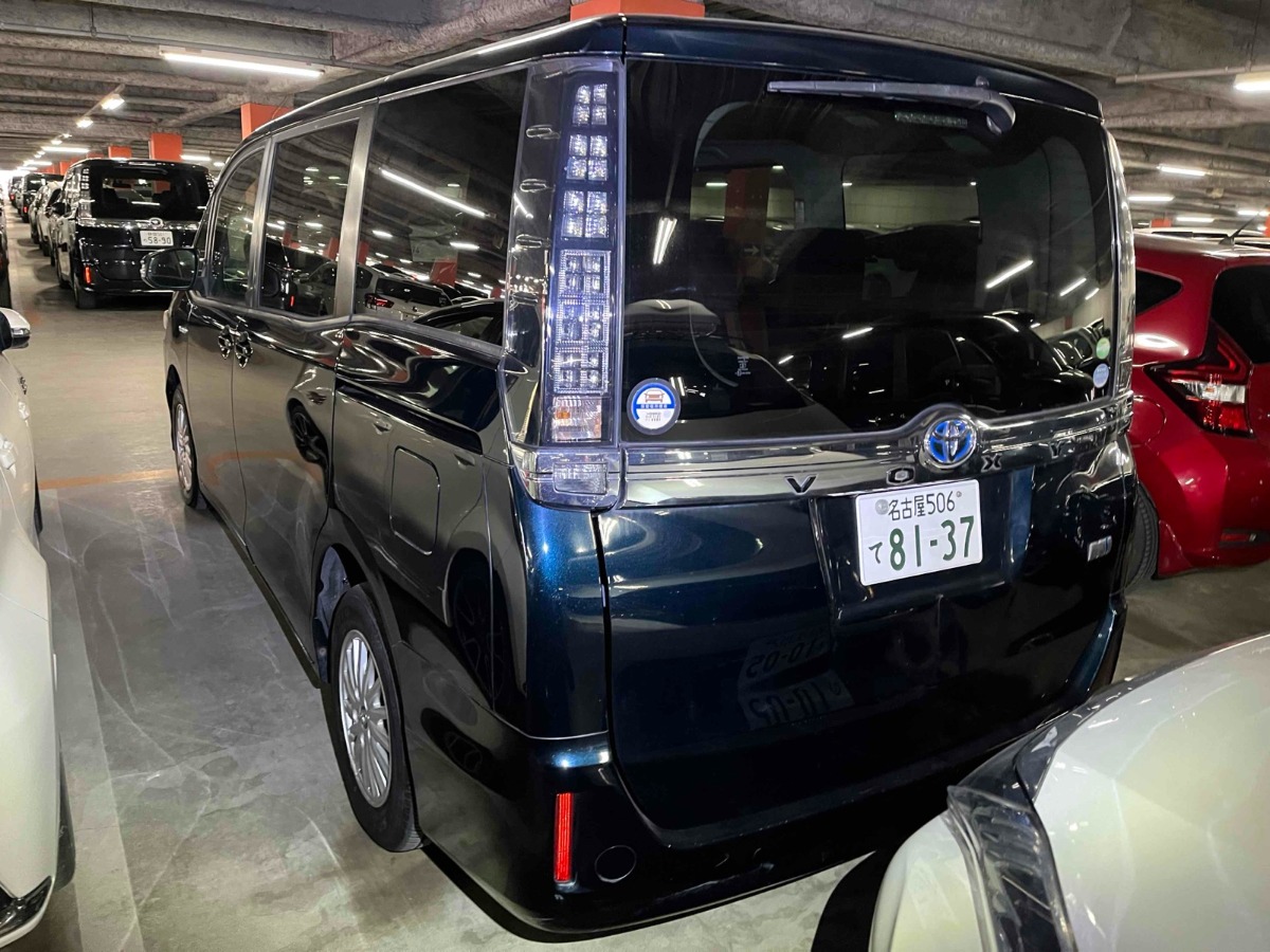 2014 TOYOTA VOXY Carousel 3