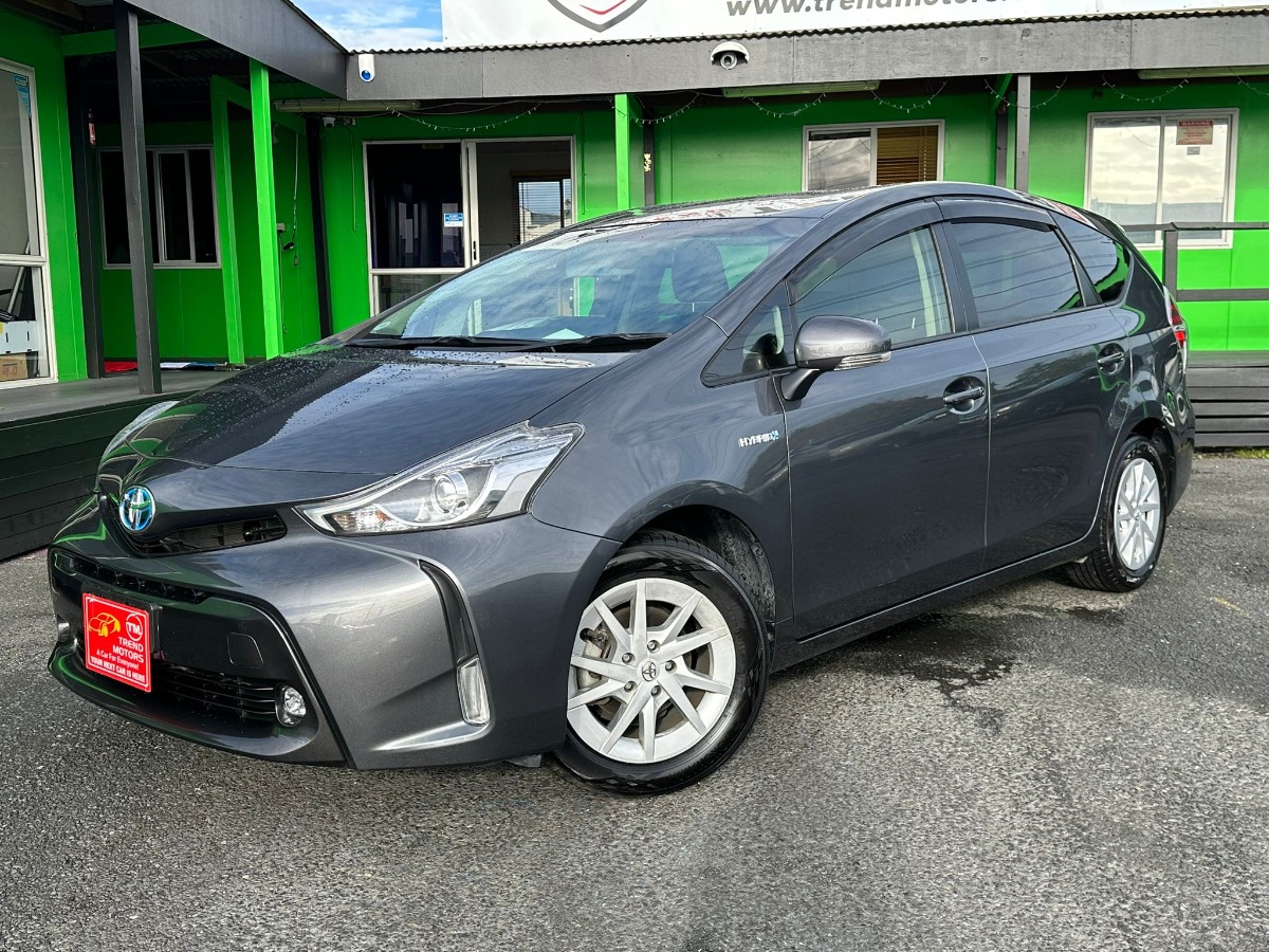 2015 TOYOTA PRIUS ALPHA G Carousel 4