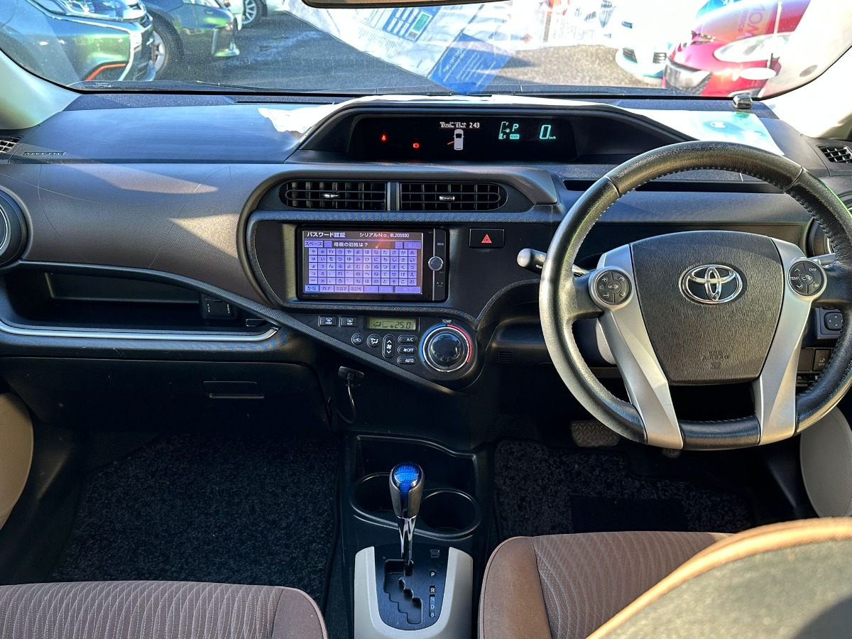 2014 TOYOTA AQUA G  Carousel 6