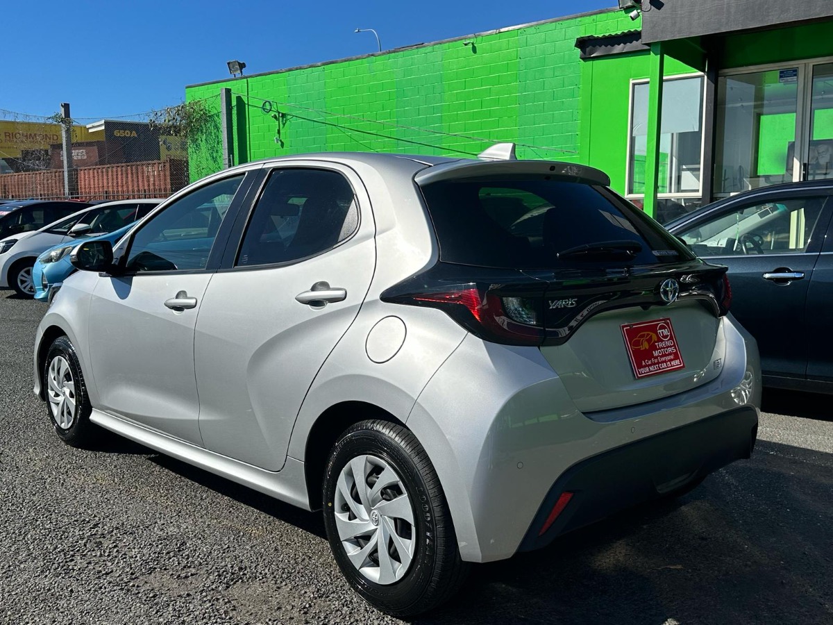 2021 TOYOTA YARIS HYBRID X Carousel 4