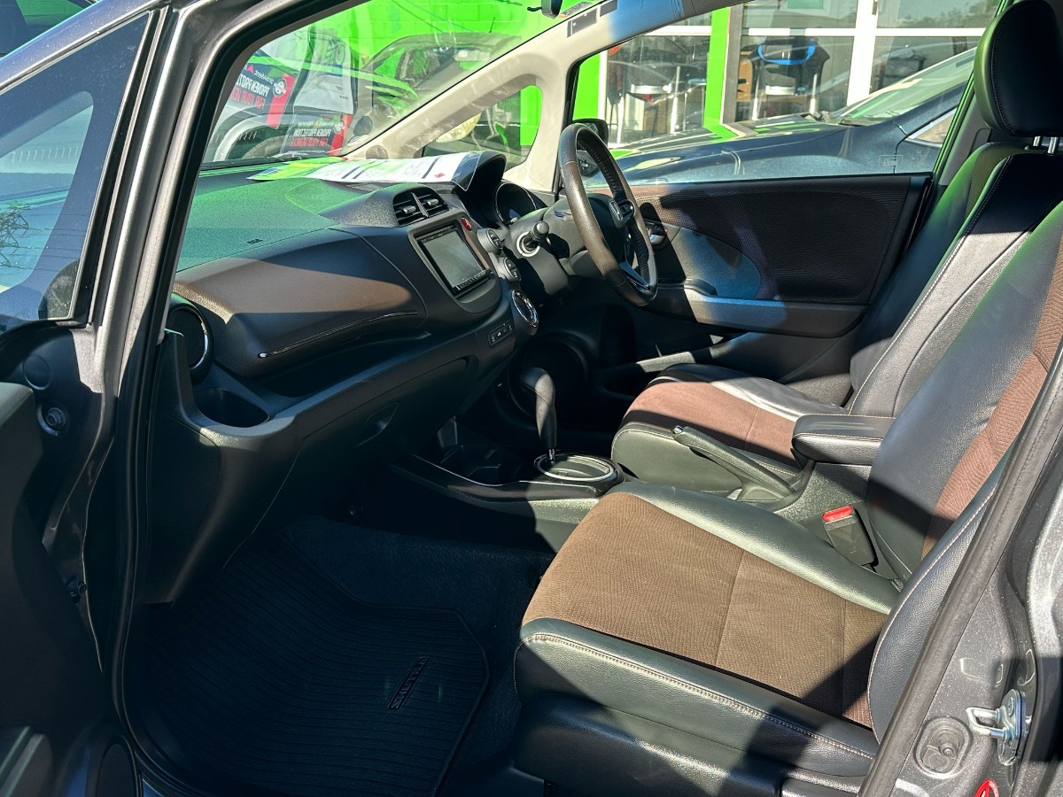 2012 HONDA FIR SHUTTLE Carousel 5