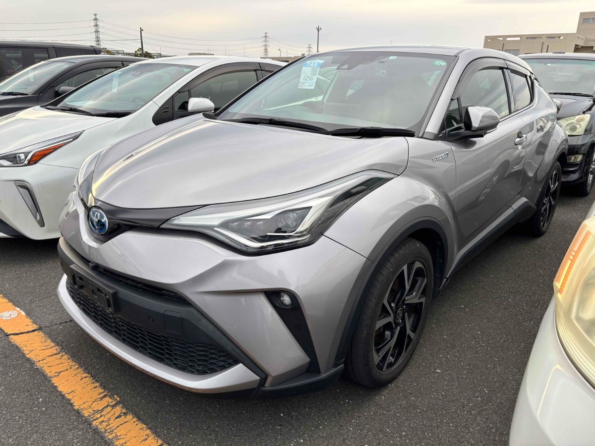 2020 TOYOTA C-HR HYBRID G Carousel 2