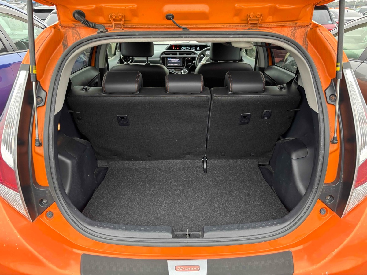 2015 TOYOTA AQUA X Carousel 3
