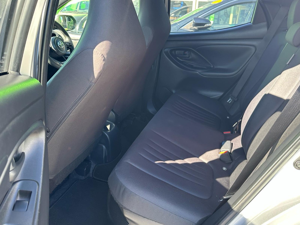 2021 TOYOTA YARIS HYBRID X Carousel 7