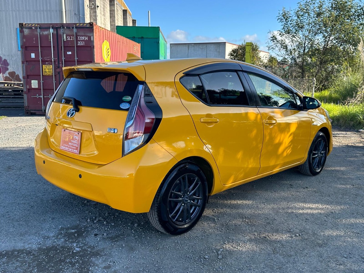 2017 TOYOTA AQUA G Carousel 1