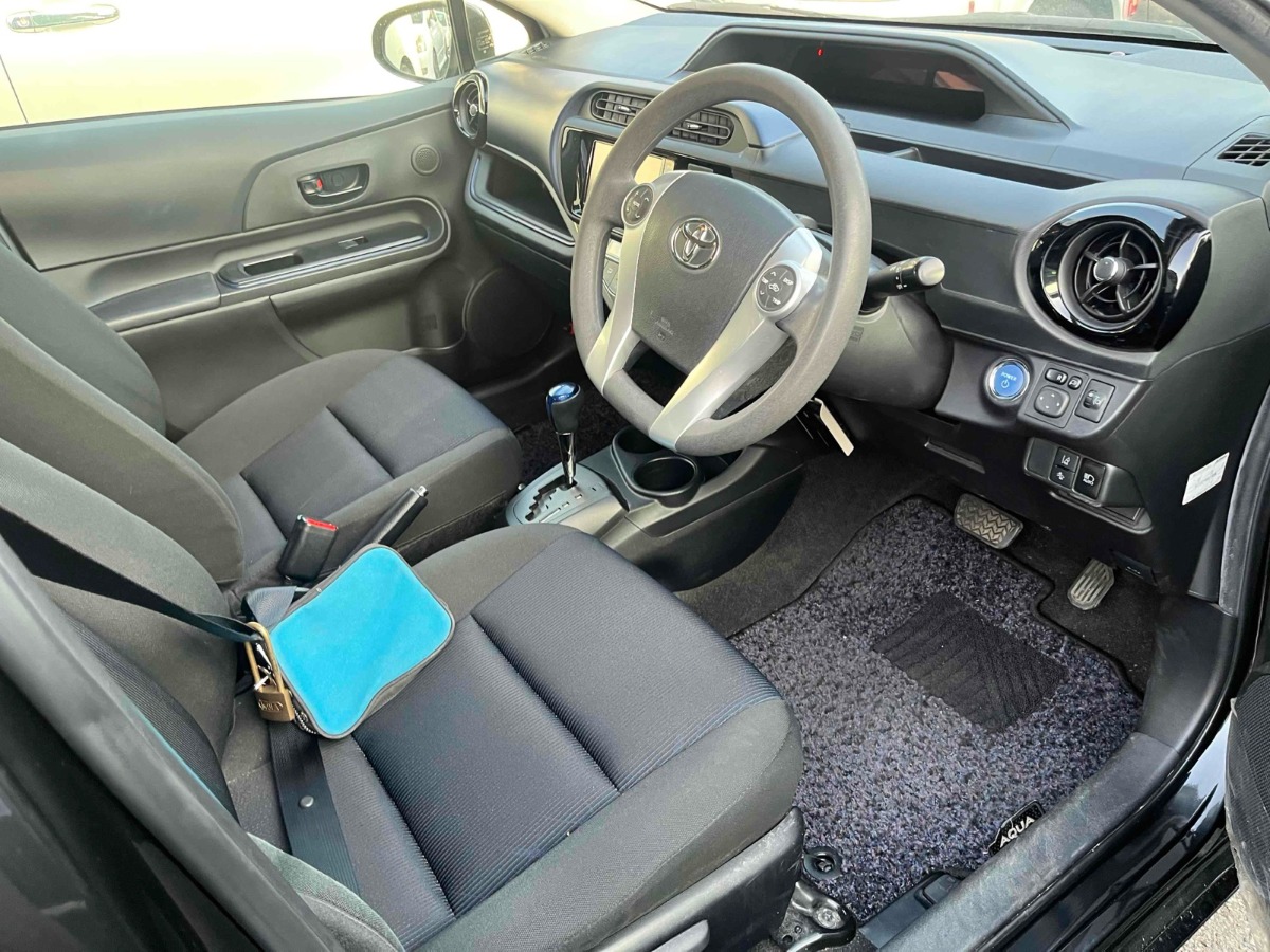 2017 TOYOTA AQUA S Carousel 2