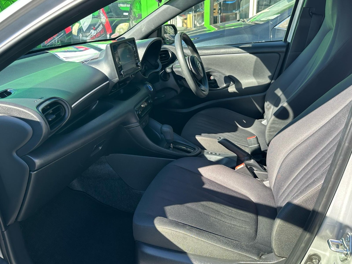 2021 TOYOTA YARIS HYBRID X Carousel 6