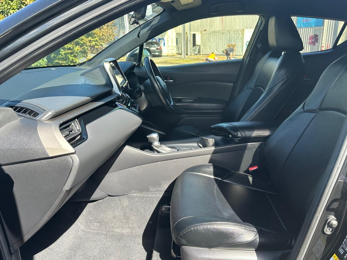 2017 TOYOTA C-HR S Carousel 4