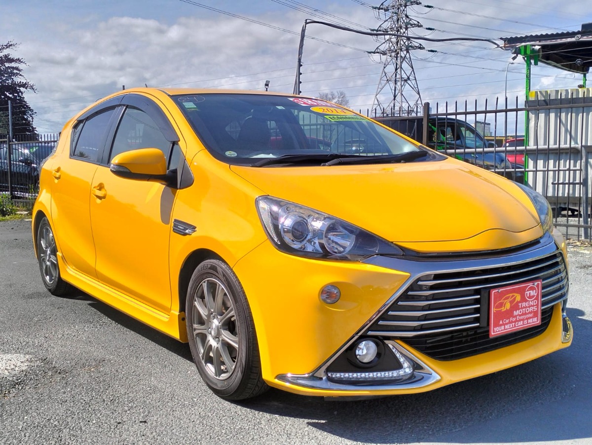 2014 TOYOTA AQUA G Carousel 3