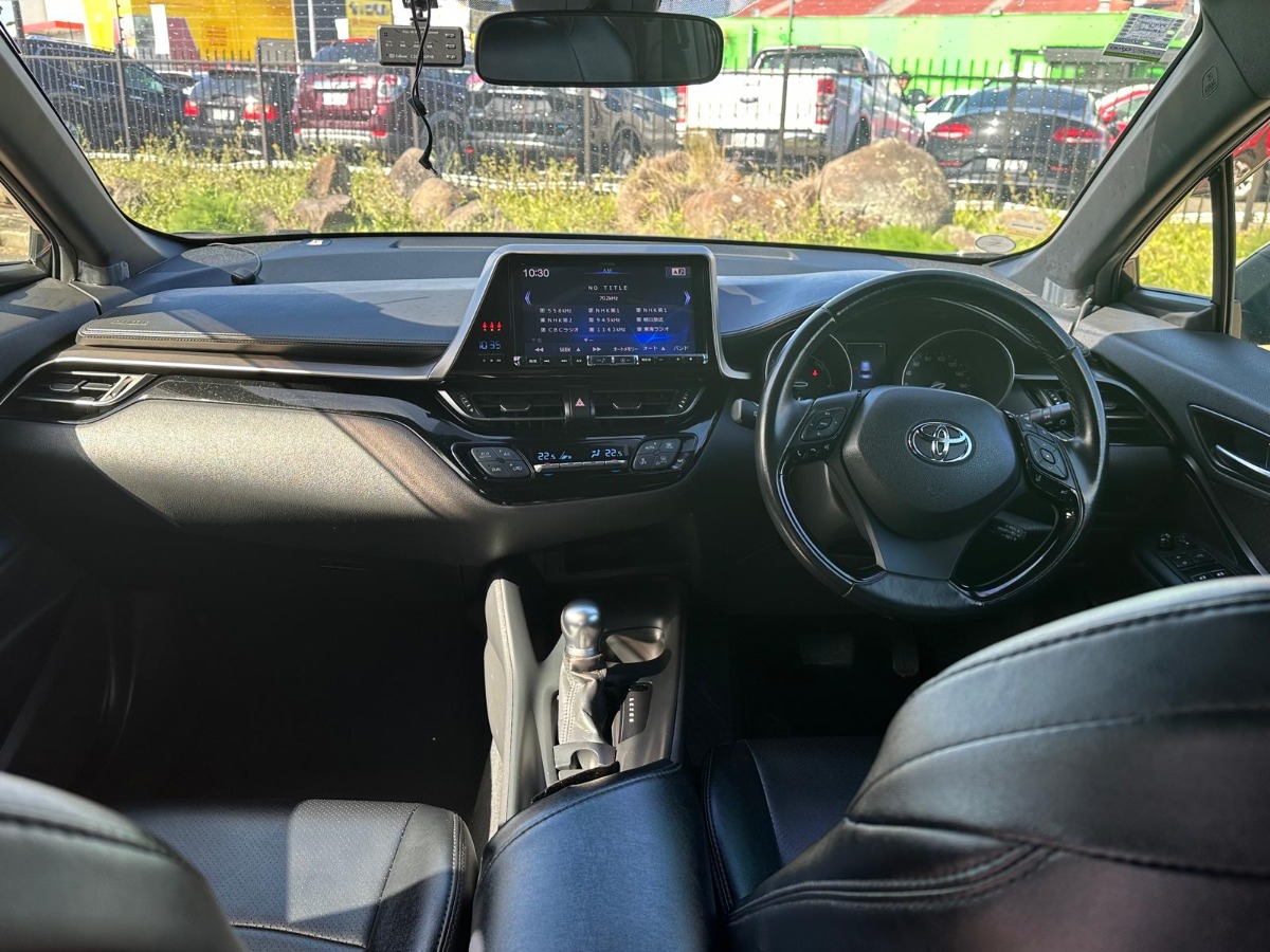 2017 TOYOTA C-HR S Carousel 6