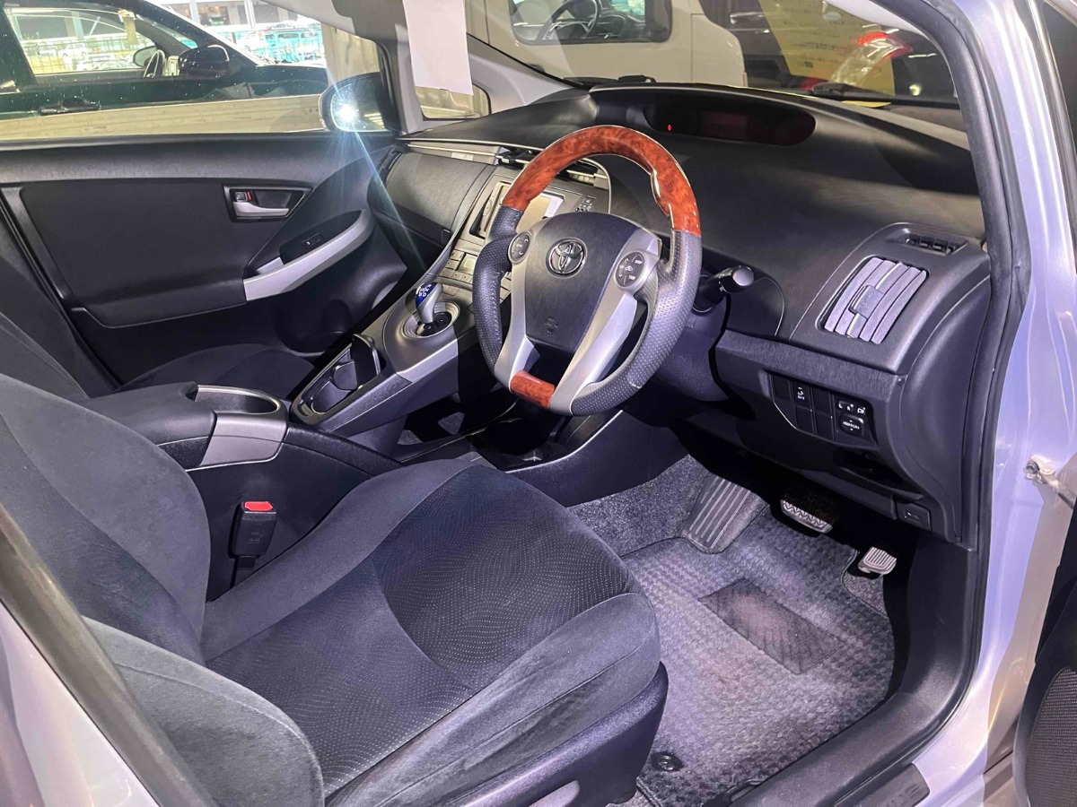 2014 TOYOTA PRIUS S Carousel 2