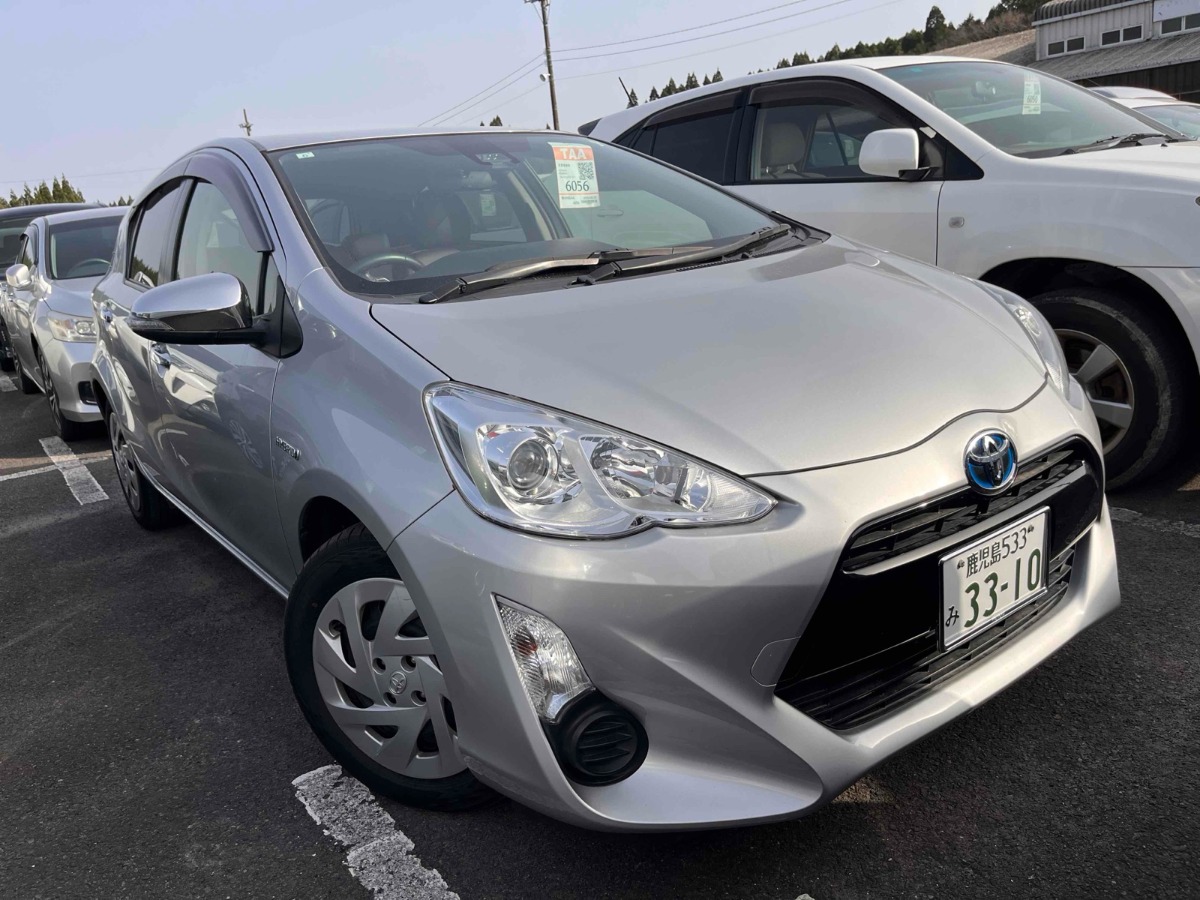 2017 TOYOTA AQUA S Carousel 2