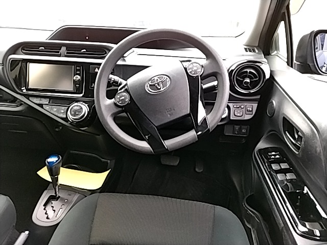 2017 TOYOTA AQUA S  Carousel 5